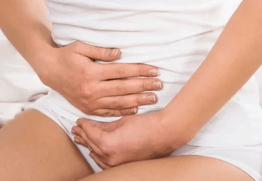 How cystitis manifests in women