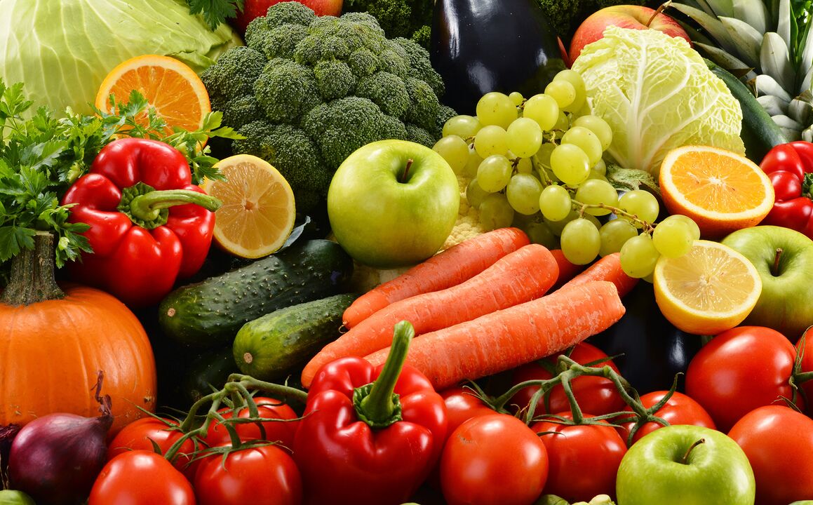 In case of exacerbation of cystitis, the menu should include fresh fruits and vegetables.